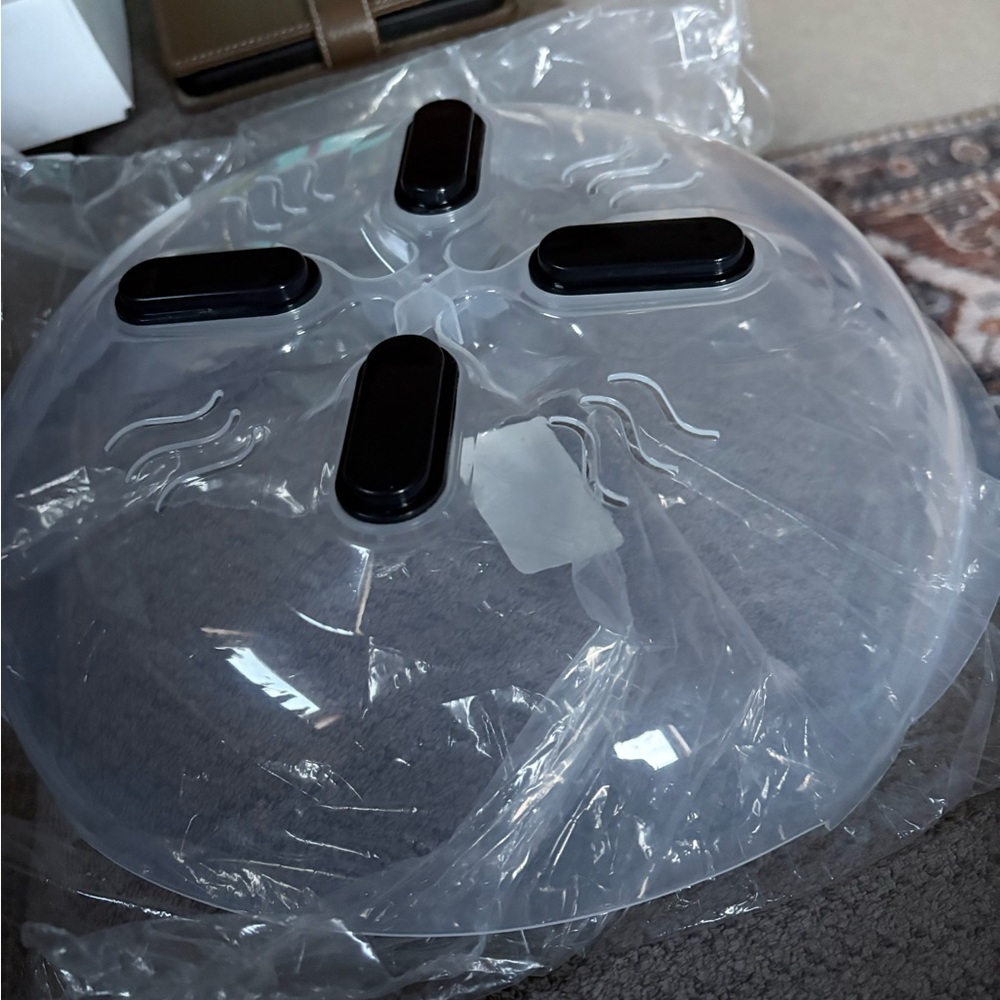 Hover cover magnetic microwave cover